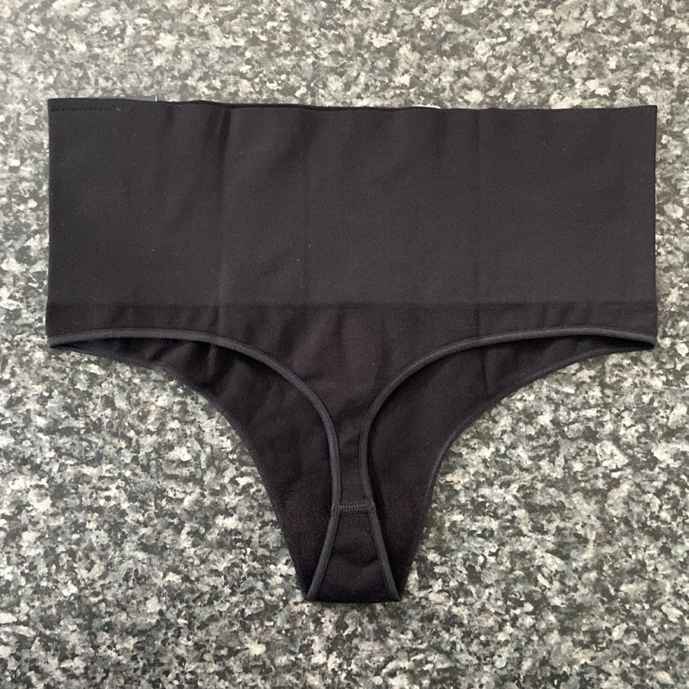 Spanx size L - NWT - Picture 2 of 4